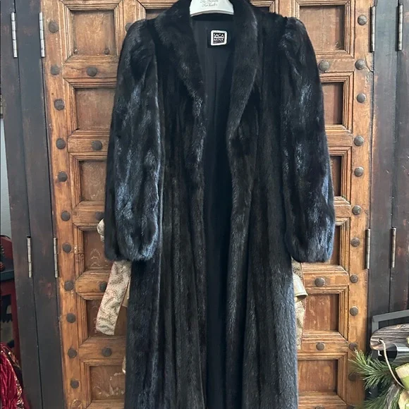 SAGA Mink Ranch Full Length Coat/ pockets, HENIG Furs, Excellent New Condition - Picture 10 of 13